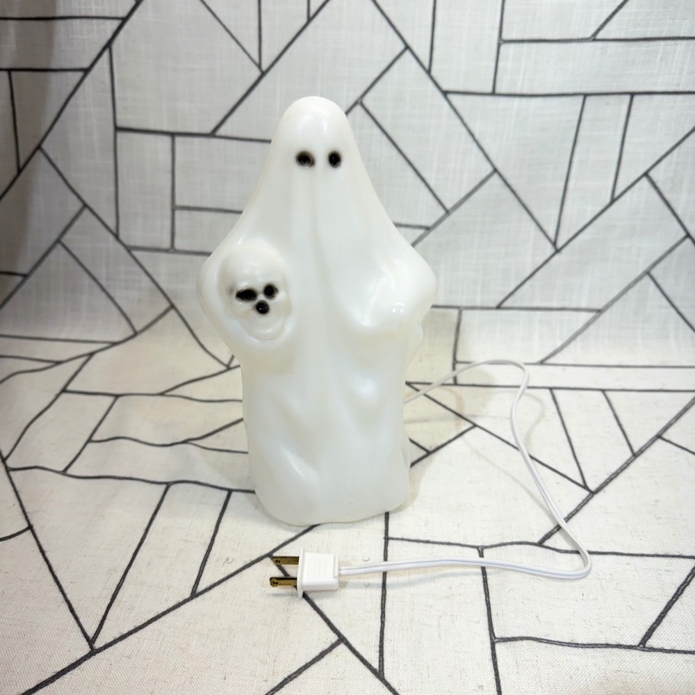 Empire Blow Mold Ghost 9.5" White Vintage 1981 Halloween Lighted Skull Tabletop